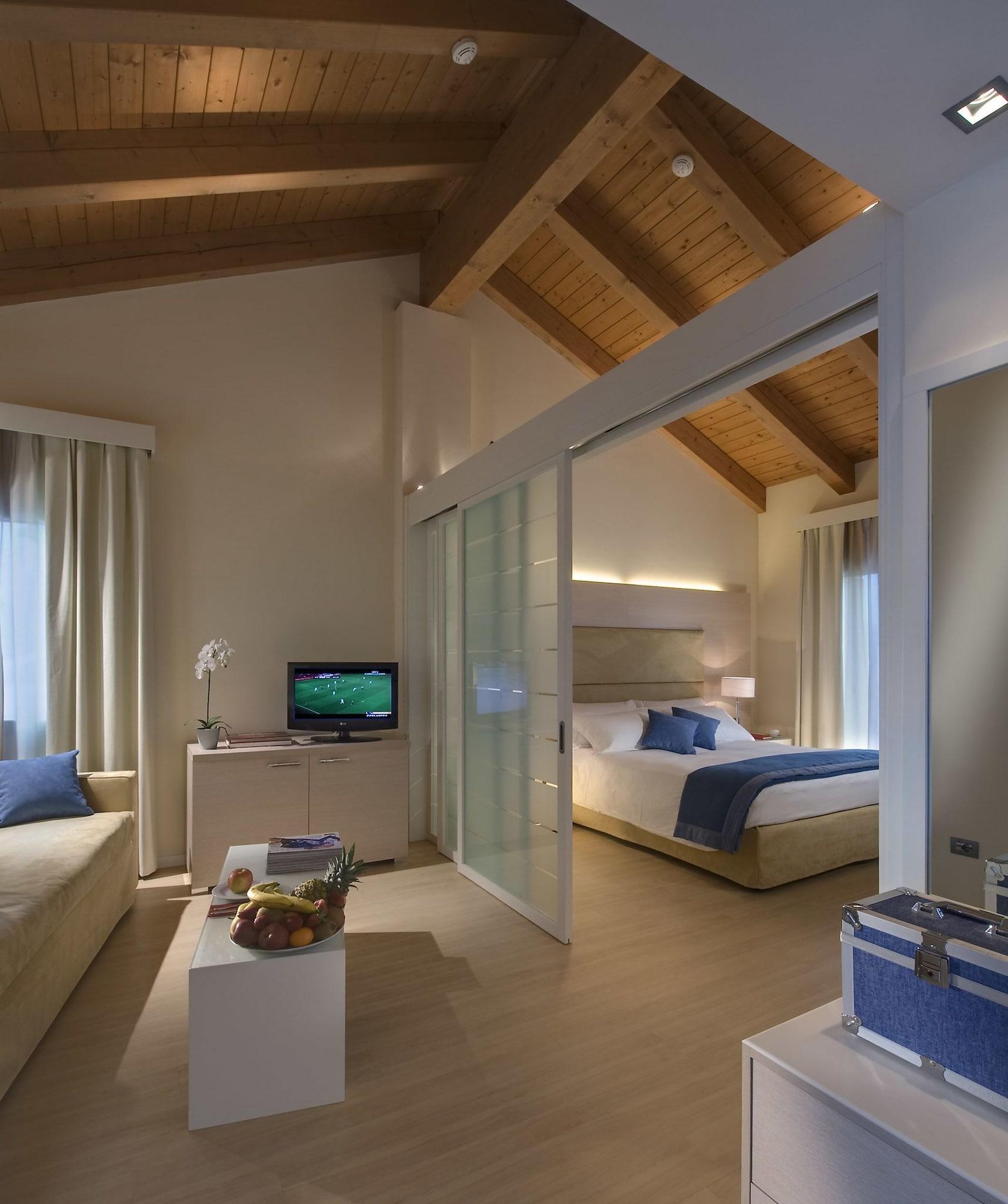 Annia Park Venice Airport Tessera